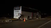 Otobüs ile otomobil kavşakta çarpıştı, 2 kişi yaralandı