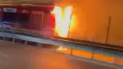 Metrobüs durağında korku dolu anlar: Motor kısmından yükselen alevler paniğe neden oldu