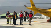 Karayazı'da traktör devrildi, genç sürücü helikopterle hastaneye yetiştirildi