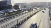 Küçükçekmece'de İETT otobüsüyle otomobil çarpıştı