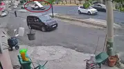 Diyarbakır'da demir yüklü kamyonet yola saçıldı
