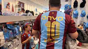 Trabzonsporlu taraftarlar Salah forması almak için mağazalara akın etti