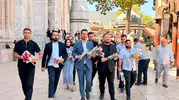 Ak Partili gençler Mevlid Kandili'nde gül dağıttı, Süleyman Çelebi'yi andı