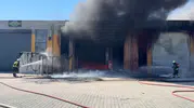 Kayseri'de sanayi sitesindeki sünger atölyesi alevlere teslim oldu