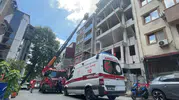 Beyoğlu’nda çatıdaki çıplak turist ekipleri alarma geçirdi