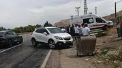 Van-Bitlis karayolunda şiddetli çarpışma: Bir kişi hastanelik oldu