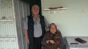 60 basamaklı yokuşu eşi için özel asansöre dönüştürdü