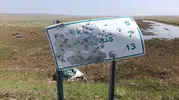 Köy yollarındaki yön tabelalarını silahla delik deşik ettiler