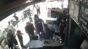 Polis memuru lokantada nefesi tıkanan kadına hayat verdi