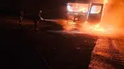 Hatay yolunda yanan tır ulaşımı felç etti