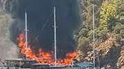 Fethiye'de gezi teknesi yandı 115 kişi denize atladı