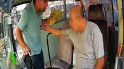 Adana trafiğinde sopalı kavga kameraya yansıdı