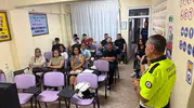 Sürücü adaylarına polisten trafik dersi