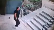 Çocuk kavgasına silahlı baskın: Mahallede dehşet anları kamerada