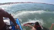 Dalgaların sürüklediği 3 kişi jetski ile kıyıya çıkarıldı