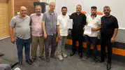 Kula Belediyesi’nde kriz Komisyon üyeleri kapı kilitli kalınca toplantıyı dışarıda yaptı
