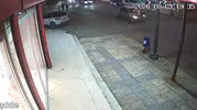 Batman'da bisikletliyle otomobilin çarpıştığı kaza kameraya yansıdı