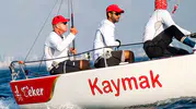Kalamış açıklarında yelkenliler rüzgarla yarışıyor