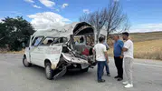 Kulu'da kavşakta çarpışan kamyonet devrildi Şans eseri yaralanan olmadı