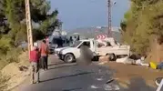 Sabah işe giderken lastik patladı, kamyonet şarampole devrildi