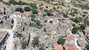 Rumların göç ettiği 250 yıllık Dereköy şimdi hayalet köy gibi