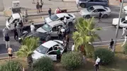 Güvenlik kamerası kayıttaydı Kırmızı ışıkta bekleyen araçların arasına daldı