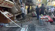 İş hanının sundurması çöktü, 2 usta yaralandı