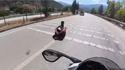 Karabük yollarında can pazarı Trafiğin ortasında oturdular