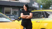 Servis şoförlüğünden taksiciliğe Erkeklere meydan okuyan kadın