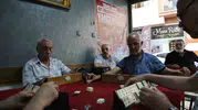Okeyde şanssızlık yancıya mı takıldı? Kahvehane bu afişle çözdü?