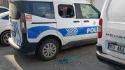 Şanlıurfa'da bıçaklı saldırgan polis aracını parçaladı