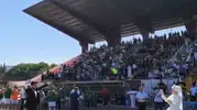 Düğün sonrası tribüne gelinlikle geldiler, final maçına çiftetelli damgası vurdu