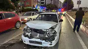 Uşak’ta trafik kazası Kırmızı ışıkta bekleyen araca çarptı