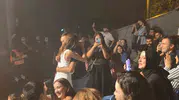Sahne romantizme teslim oldu, 9 çift o gece evet dedi