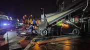 Bodrum'da gece yarısı kaza Otomobil börekçiye girdi