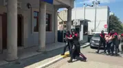 Adliye kavgasını basmaya giden silahlı gruba polis engeli