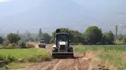 Bozdoğan’da çiftçinin tarlaya giden yolu yenileniyor