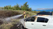 Sinop plajında park halindeki araç alevlere teslim oldu