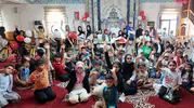 Mersinli imamdan çocuklara 26 yıllık geleneksel hediye sistemi