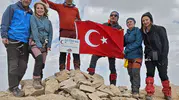 Ankara'dan Hakkari'ye geldiler, 4 bin 135 metrede zirve yaptılar