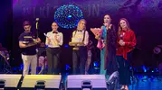 Öykü Gürman Bodrum sahnesinde yeni yaşını kutladı