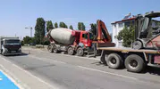Iğdır yolunda beton mikserleri otomobili ezdi