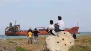 Karadeniz'in ortasında saldırıya uğradı, günlerce sürüklendi: Dev tanker kıyıya demir attı