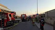 Tuzla’da korkutan yangın Depo ve tekneler alevlere teslim oldu
