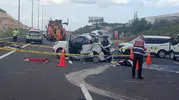Kuzey Marmara Otoyolu’nda kargo kamyonu otomobile çarptı