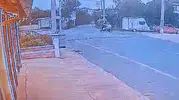 Sakarya’da elektrikli bisiklet kazası kamerada