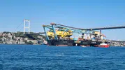 Dev mühendislik harikası Saipem 7000 İstanbul Boğazı’ndan süzüldü