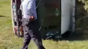 Iğdır’da saman yüklü araç yola devrildi