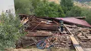 Taşköprü'de tadilattaki iki katlı ev çöktü 5 yaralı