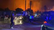 Fethiye'de alevler yerleşimi tehdit ediyor Huzurevi ve çok sayıda ev tahliye edildi